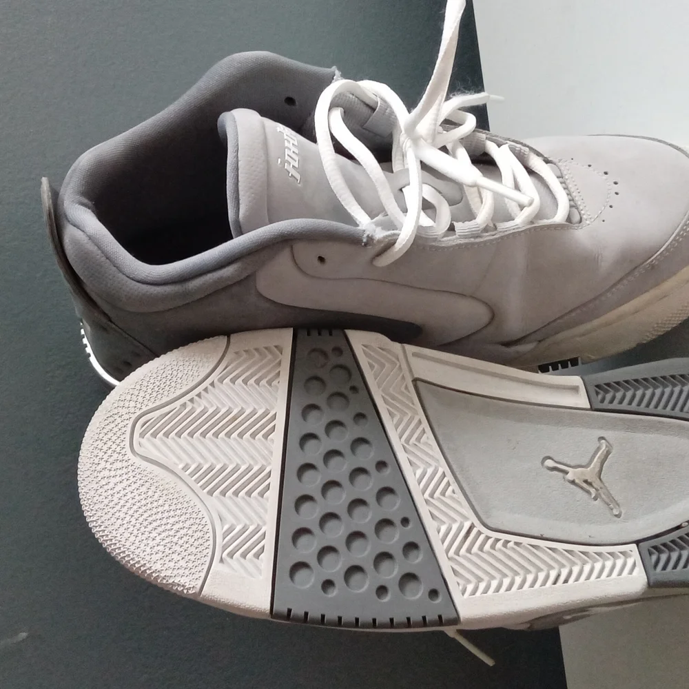 Jordan‎ Air Jumpman Casual Basketball Shoes Gray White Men Size 9.5